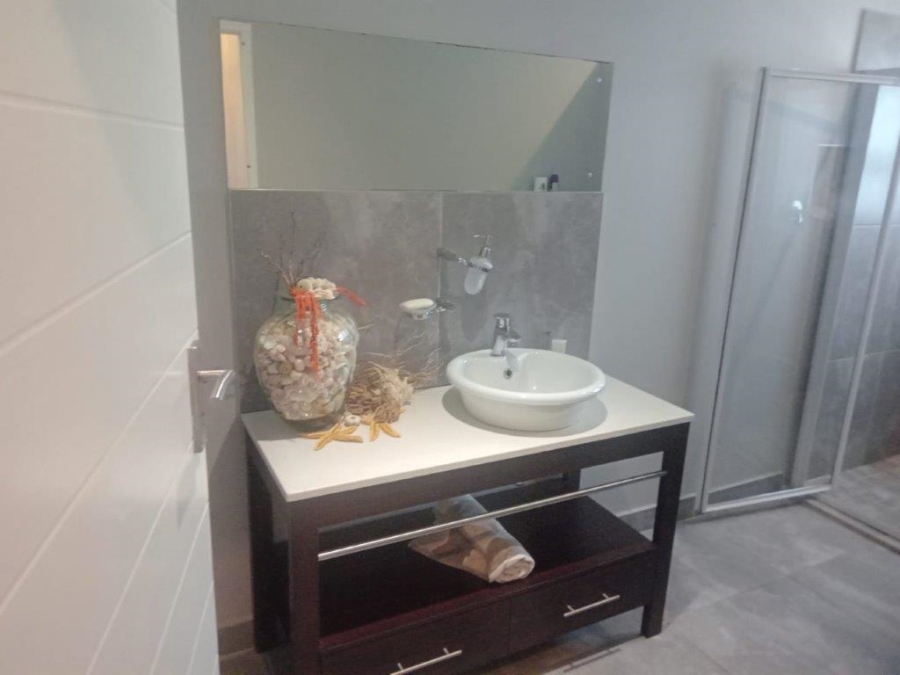 5 Bedroom Property for Sale in Wavecrest Eastern Cape